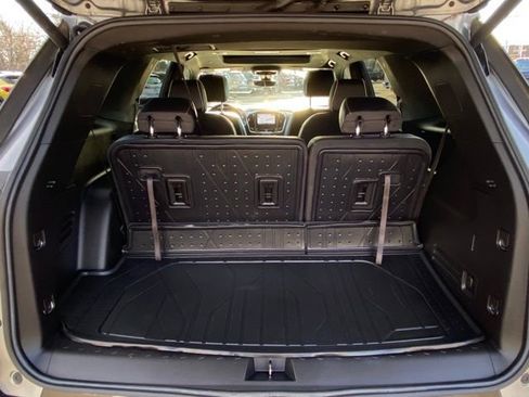Used 2023 Chevrolet Traverse Premier w/ Redline Edition image 9