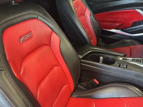 Used 2016 Chevrolet Camaro SS RWD image 11