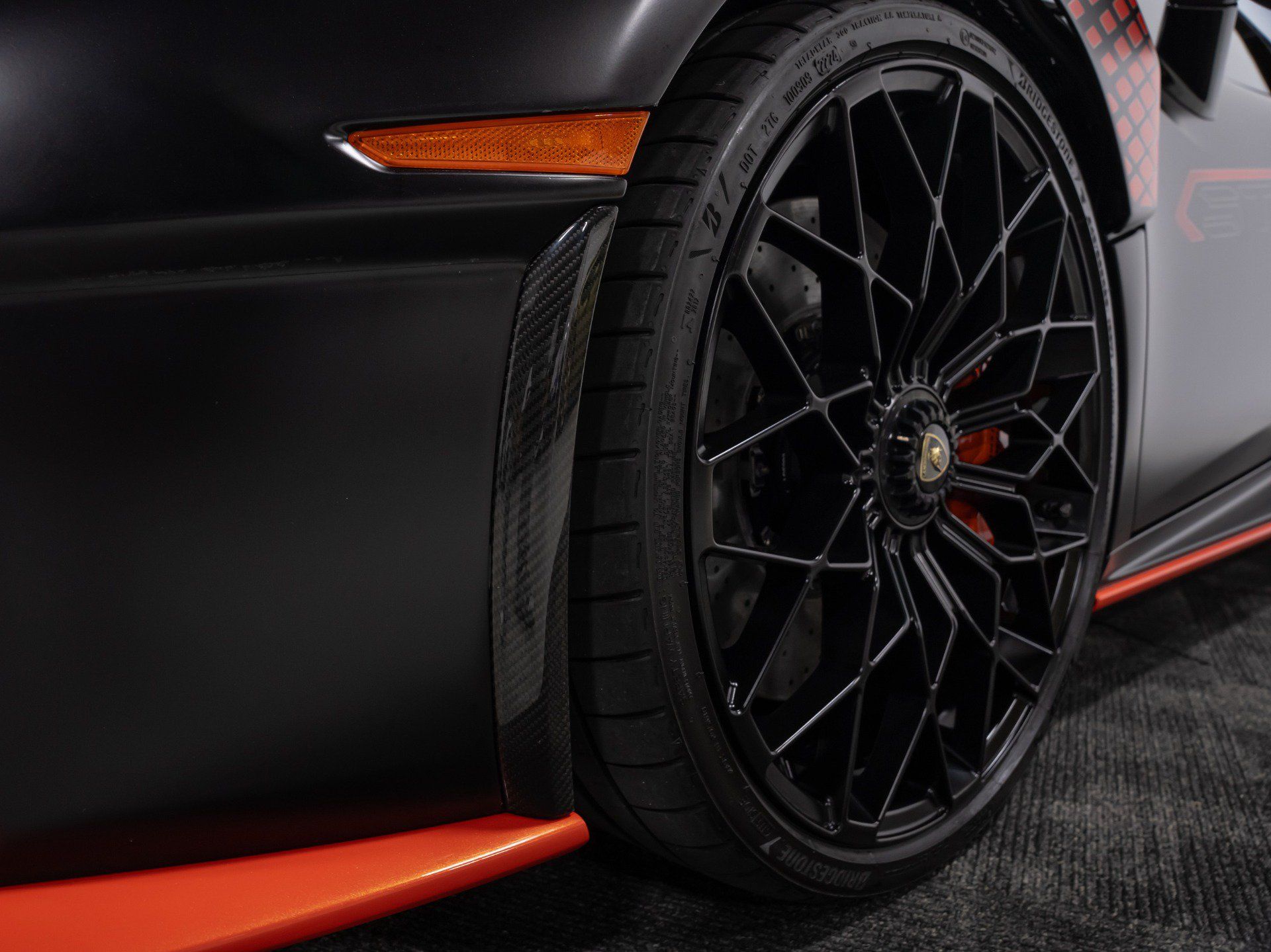 Used 2024 Lamborghini Huracan STO RWD image 23