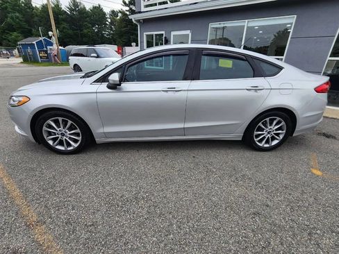 Used 2017 Ford Fusion SE FWD image 8