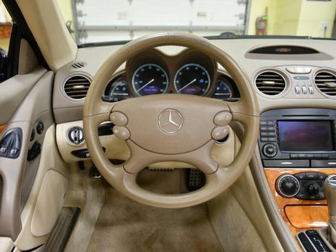 Used 2008 Mercedes-Benz SL 550 w/ P1 Pkg image 32