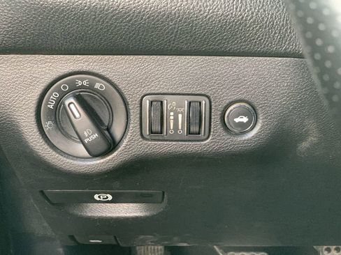 Used 2022 Dodge Challenger R/T w/ Driver Convenience Group image 15