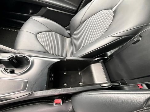 Used 2020 Toyota Camry SE FWD image 30