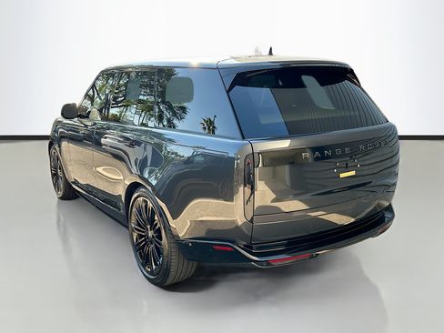 Used 2025 Land Rover Range Rover SE AWD/4WD image 3