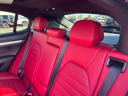 Used 2024 Alfa Romeo Stelvio Veloce image 8
