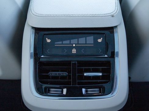 Used 2021 Volvo XC90 T8 Inscription Expression w/ Protection Package Premier AWD/4WD image 9
