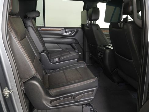 Used 2021 Chevrolet Suburban High Country AWD/4WD image 9