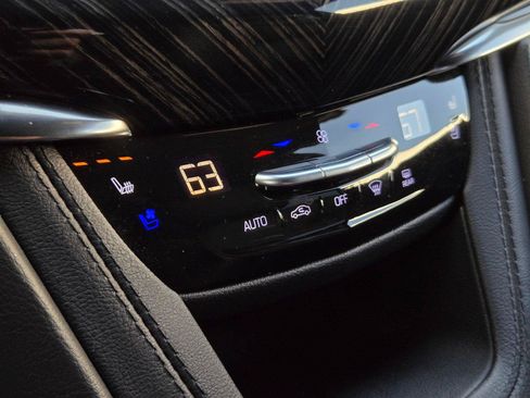 Used 2023 Cadillac XT6 Premium Luxury w/ Technology Package FWD image 22