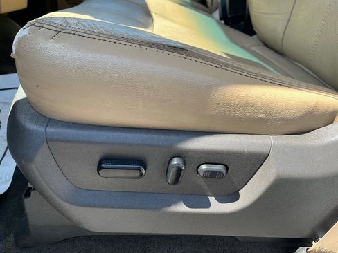 Used 2012 Ford F250 Lariat w/ Lariat Interior Pkg AWD/4WD image 26