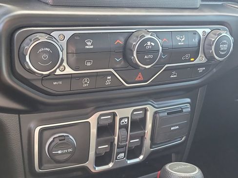 Certified 2022 Jeep Gladiator Sport AWD/4WD image 23