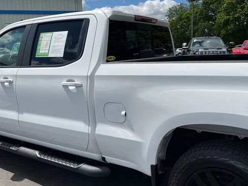 Used 2022 Chevrolet Silverado 1500 RST w/ Convenience Package II AWD/4WD image 4