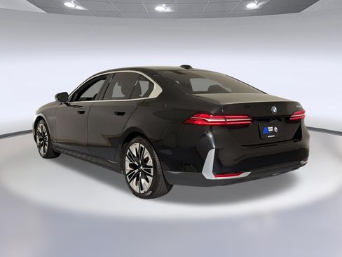 Used 2025 BMW 530i RWD image 3