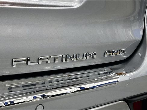 Used 2022 Toyota Highlander Platinum AWD/4WD image 10