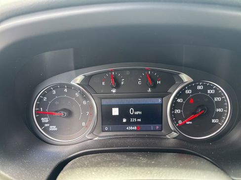 Used 2023 GMC Acadia SLT w/ Preferred Package FWD image 3