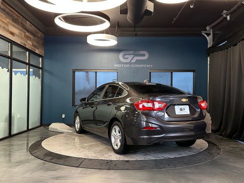 Used 2017 Chevrolet Cruze LT FWD image 5