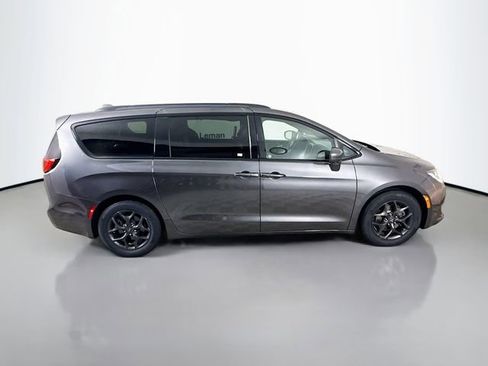 Used 2018 Chrysler Pacifica Touring-L Plus w/ Advanced Safetytec Group image 8