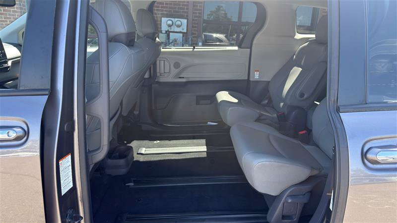 Used 2021 Toyota Sienna XLE AWD/4WD image 23
