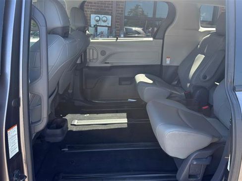 Used 2021 Toyota Sienna XLE AWD/4WD image 23