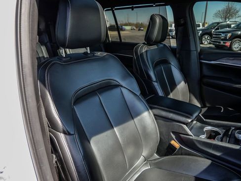 Used 2024 Jeep Grand Cherokee L Limited w/ Luxury Tech Group II image 18