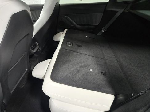 Used 2023 Tesla Model Y Long Range image 37