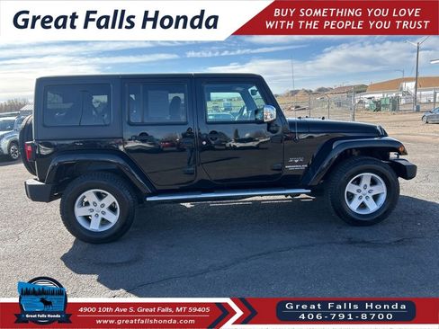 Used 2017 Jeep Wrangler Unlimited Sahara w/ Dual Top Group image 10