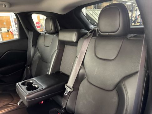 Used 2020 Jeep Cherokee Limited AWD/4WD image 36