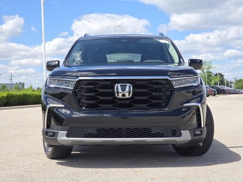 Used 2025 Honda Pilot Touring image 13