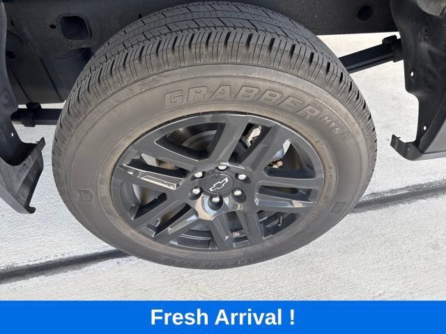 Used 2024 Chevrolet Silverado 1500 Custom w/ LPO, Dark Essentials Package RWD image 19