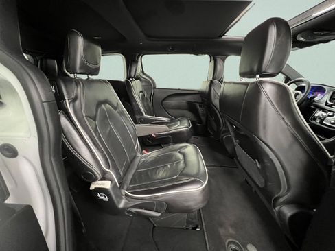 Used 2025 Chrysler Pacifica Limited FWD image 35