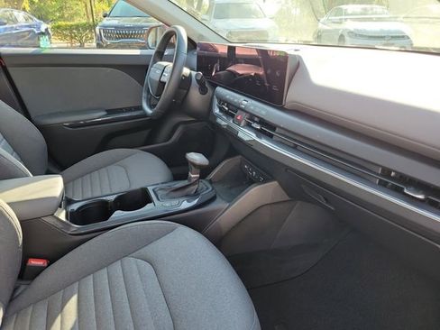 Used 2025 Kia K4 EX image 32