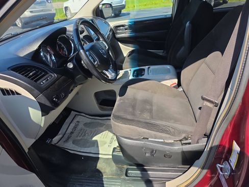 Used 2017 Dodge Grand Caravan Crew FWD image 10