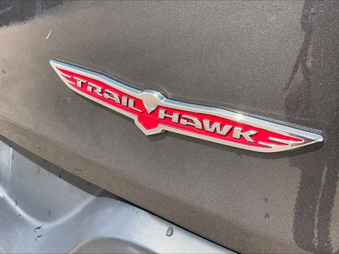Used 2015 Jeep Cherokee Trailhawk w/ Comfort/Convenience Group AWD/4WD image 8