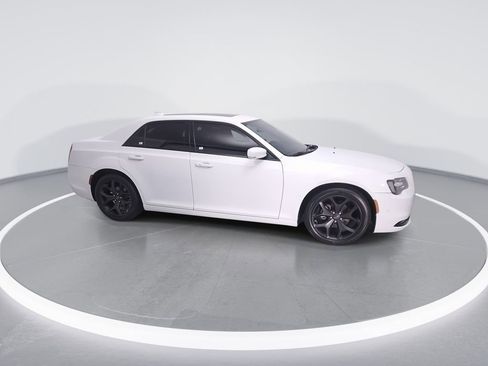 Used 2022 Chrysler 300 S image 8