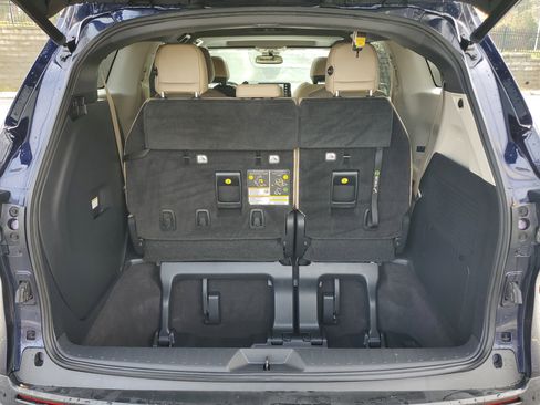 Used 2021 Toyota Sienna XLE image 9