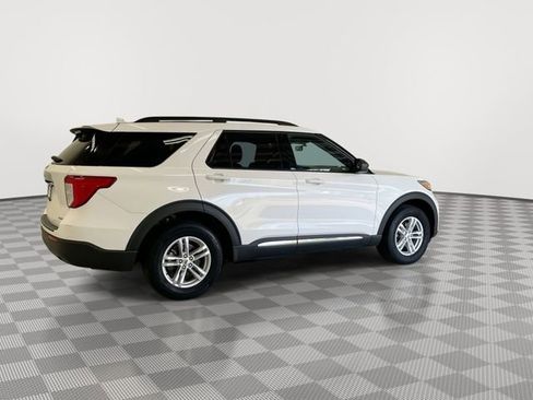 Used 2022 Ford Explorer XLT image 11
