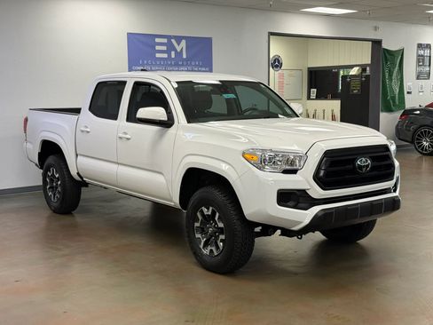 Used 2021 Toyota Tacoma SR AWD/4WD image 2
