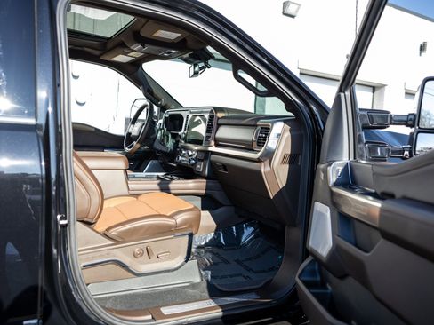 Used 2025 Ford F450 King Ranch w/ Chrome Package image 39