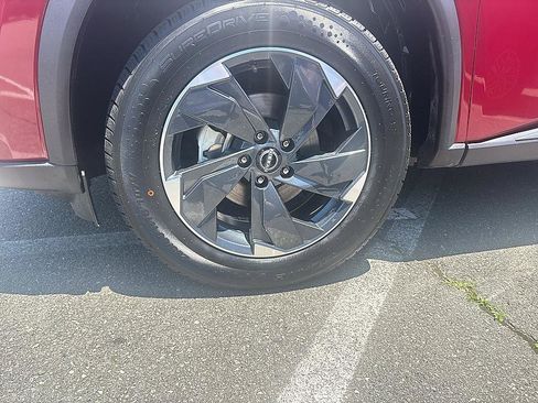 Certified 2025 Nissan Rogue SV AWD/4WD image 9