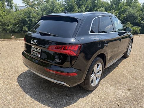 Used 2018 Audi Q5 2.0T Premium Plus w/ Premium Plus Package AWD/4WD image 3