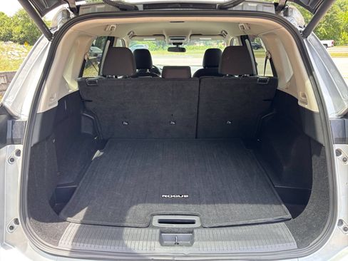 Used 2025 Nissan Rogue SV FWD image 28