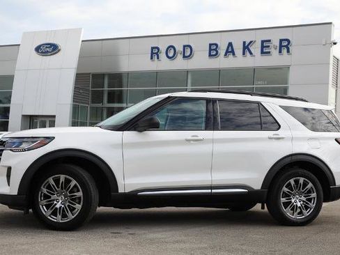 Certified 2025 Ford Explorer Active w/ Active Comfort Package image 3