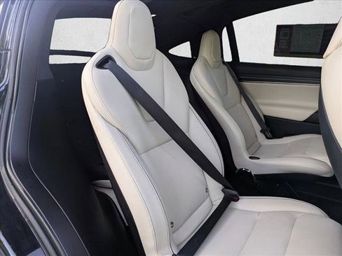 Used 2022 Tesla Model X Plaid image 18