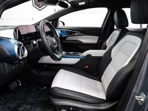 Used 2025 Chevrolet Equinox EV LT w/ Convenience Package FWD image 4