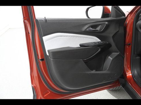 Certified 2024 Chevrolet Trax LT w/ Sunroof Package image 5