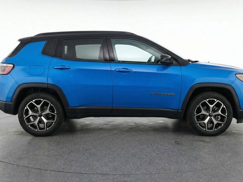 Used 2025 Jeep Compass Limited AWD/4WD image 11