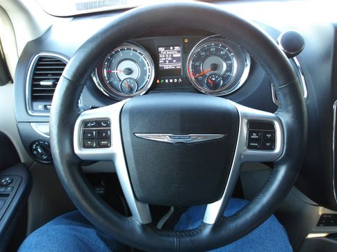 Used 2013 Chrysler Town & Country Touring-L w/ Entertainment Group #2 image 16