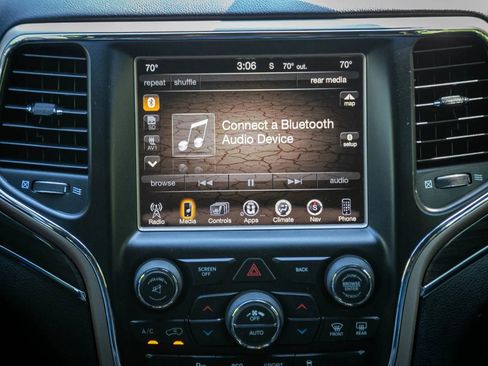 Used 2017 Jeep Grand Cherokee Overland image 24