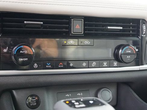 Used 2024 Nissan Rogue SL w/ SL Premium Package image 36