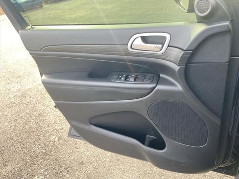 Used 2022 Jeep Grand Cherokee Laredo X image 23