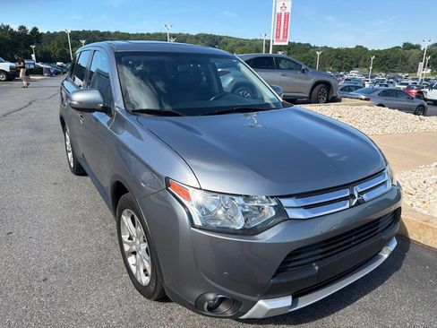 Used 2015 Mitsubishi Outlander SE AWD/4WD image 4